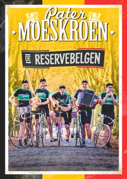 Pater Moeskroen staand-groot.jpg